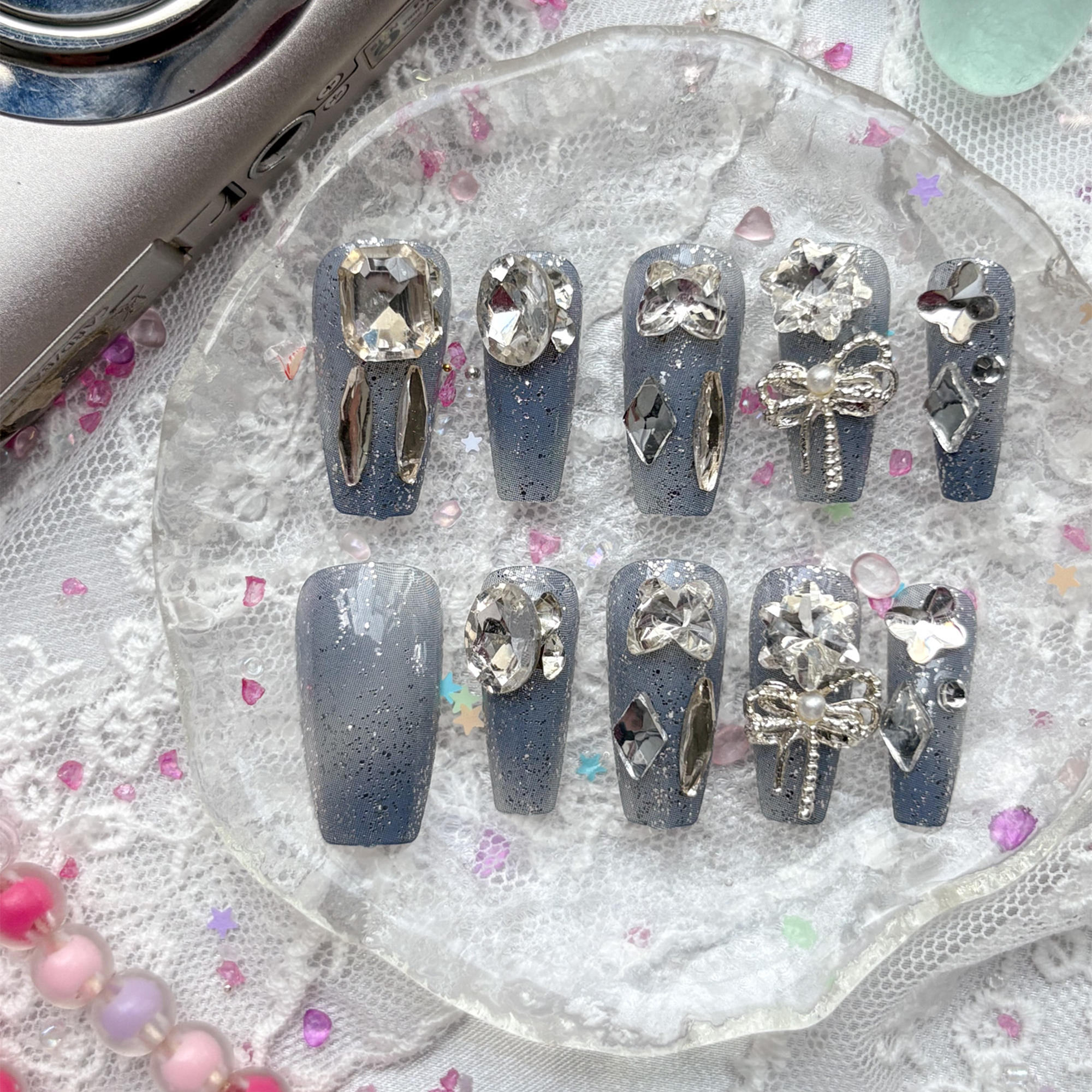 Press-On Nails – Gray Glitter with Crystal Rhinestone & Pearl Bow Accents | Wynzy Pops Nails