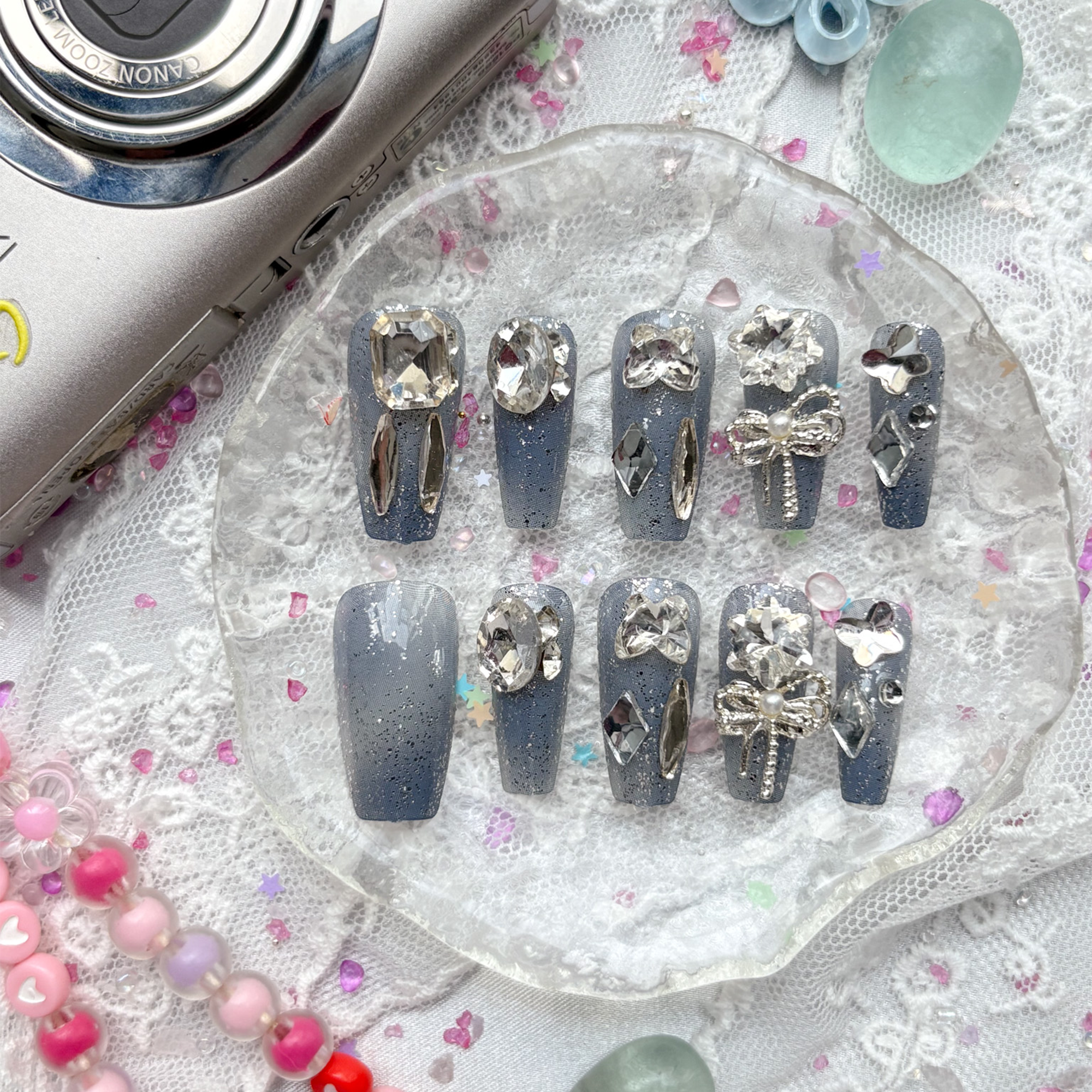 Press-On Nails – Gray Glitter with Crystal Rhinestone & Pearl Bow Accents | Wynzy Pops Nails