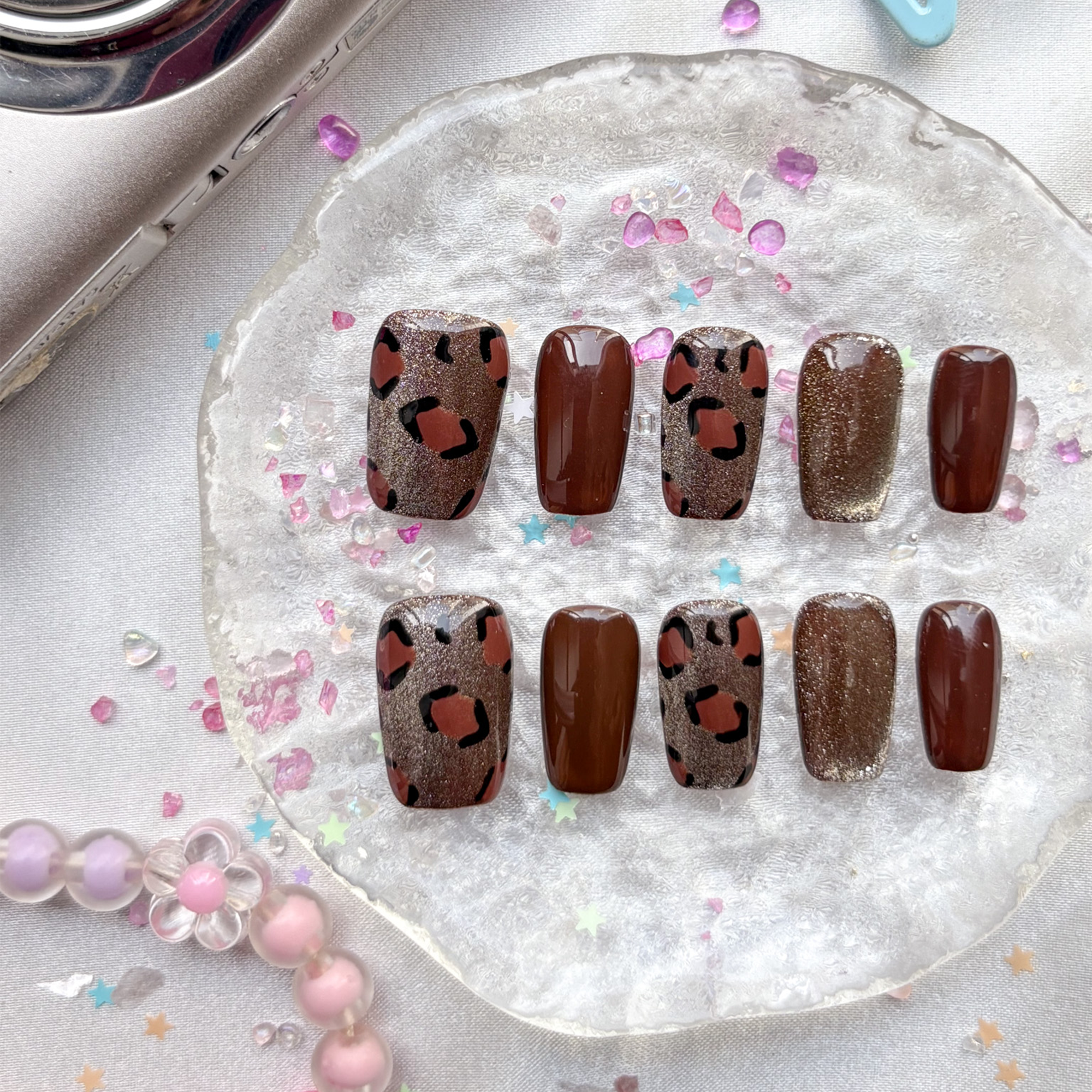 Custom Press-On Nails – Leopard Print with Gold Glitter & Brown Accents | Wynzy Pops Nails