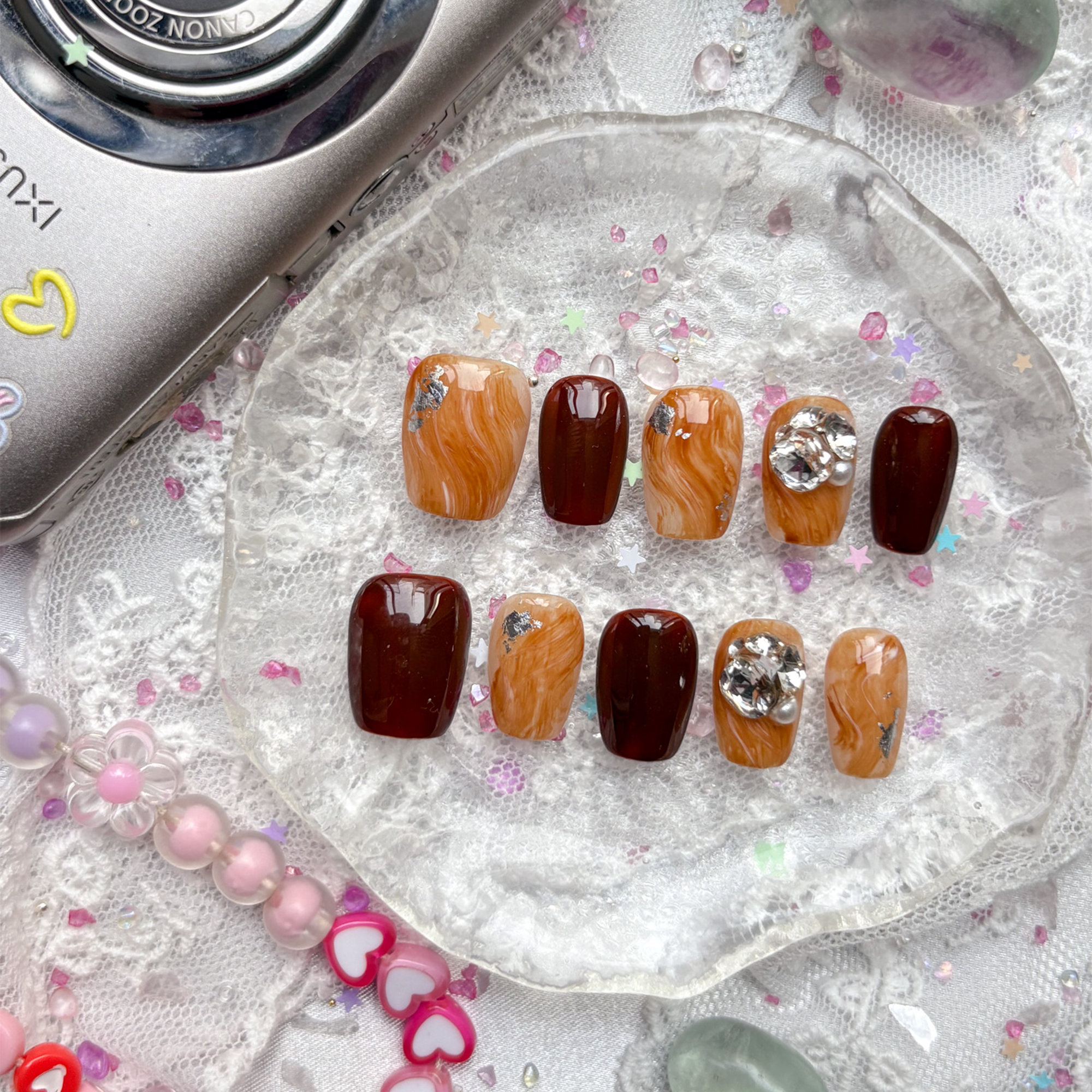 Custom Press-On Nails – Brown Marble with Chocolate Gloss & Amber Swirl + Rhinestone Accent | Wynzy Pops Nails