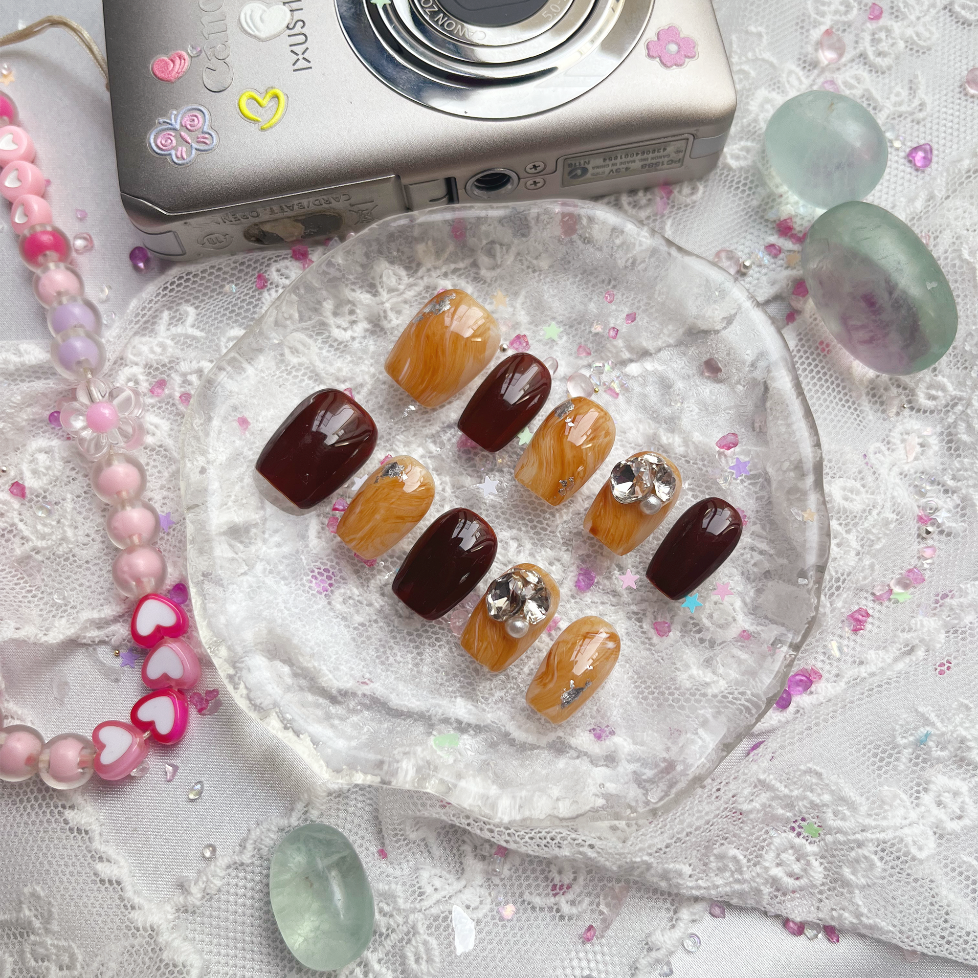 Custom Press-On Nails – Brown Marble with Chocolate Gloss & Amber Swirl + Rhinestone Accent | Wynzy Pops Nails