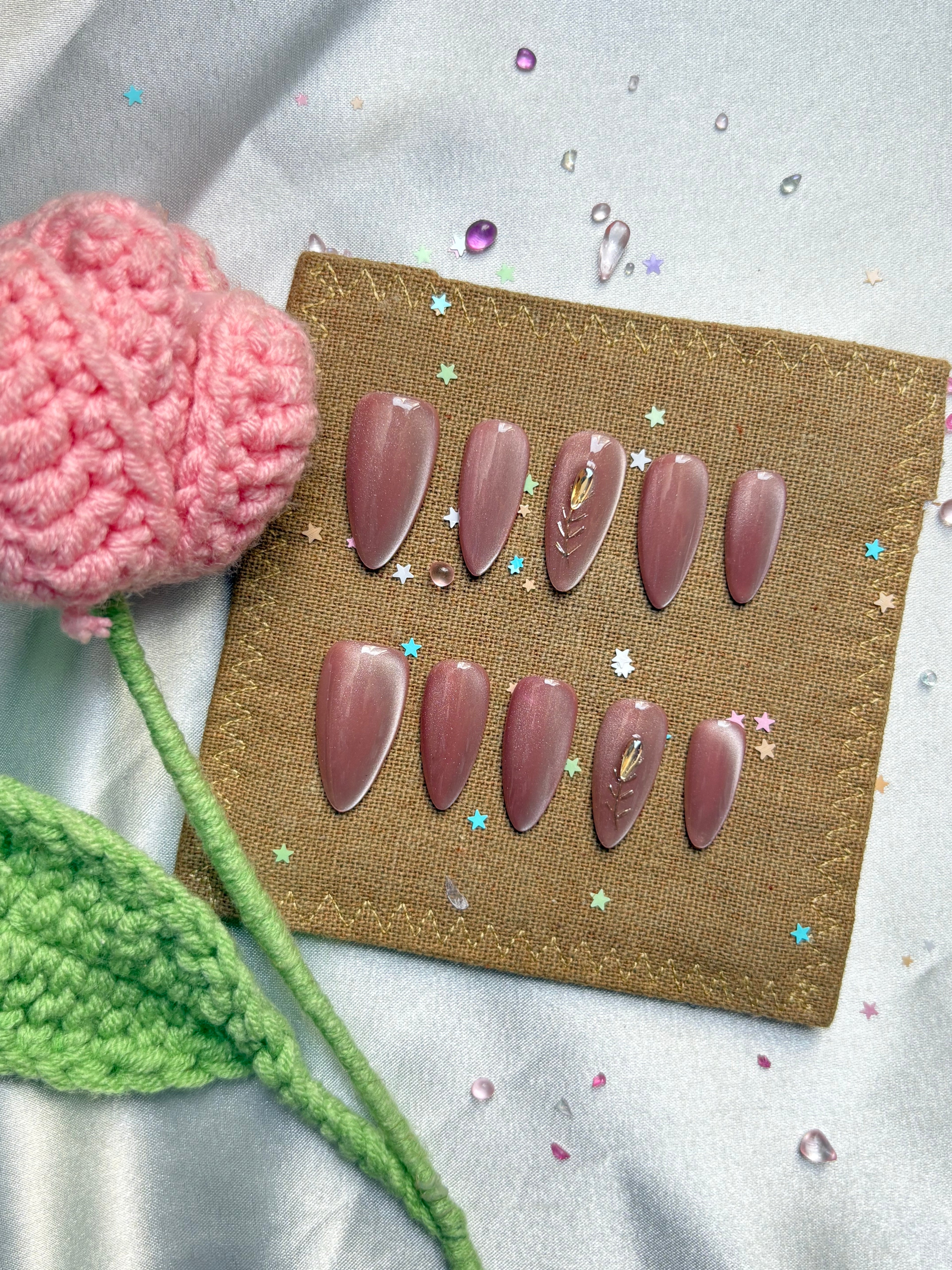 Custom Press-On Nails – Rose Gold Cat Eye with Gold Leaf Accents | Wynzy Pops Nails