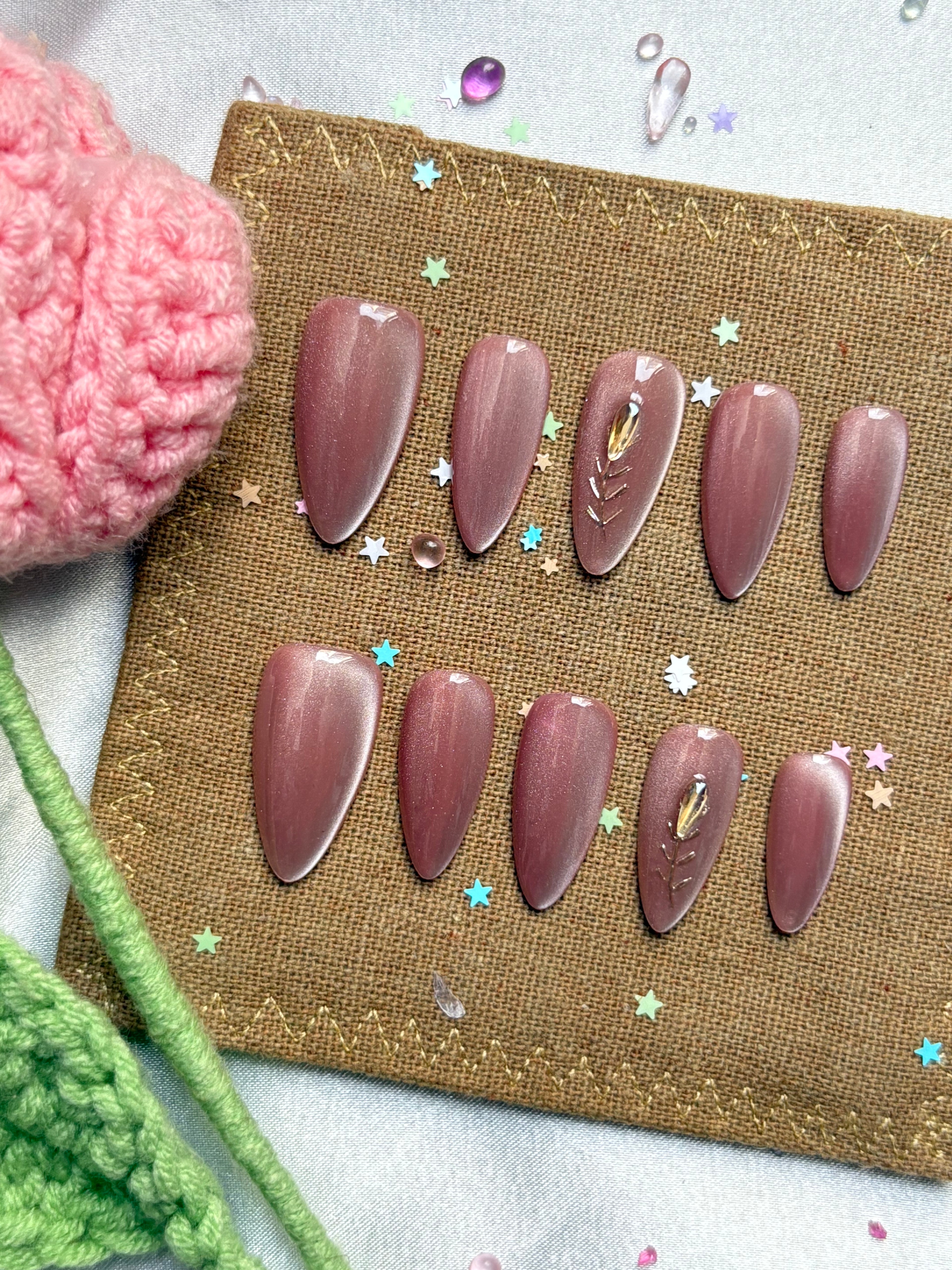Custom Press-On Nails – Rose Gold Cat Eye with Gold Leaf Accents | Wynzy Pops Nails