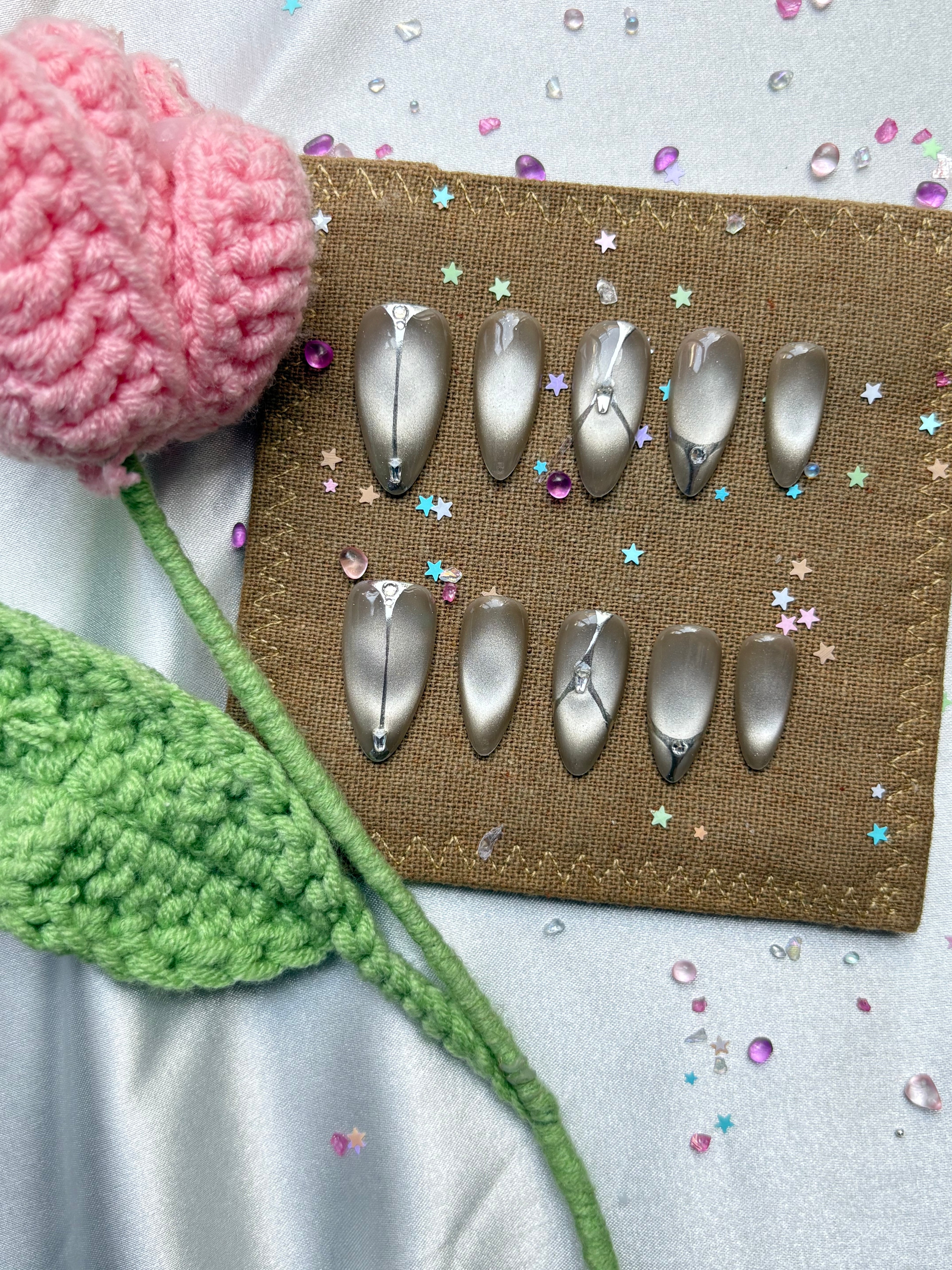Custom Press-On Nails – Cat Eye Metallic Taupe with Chrome Accents & Minimalist Lines | Wynzy Pops Nails