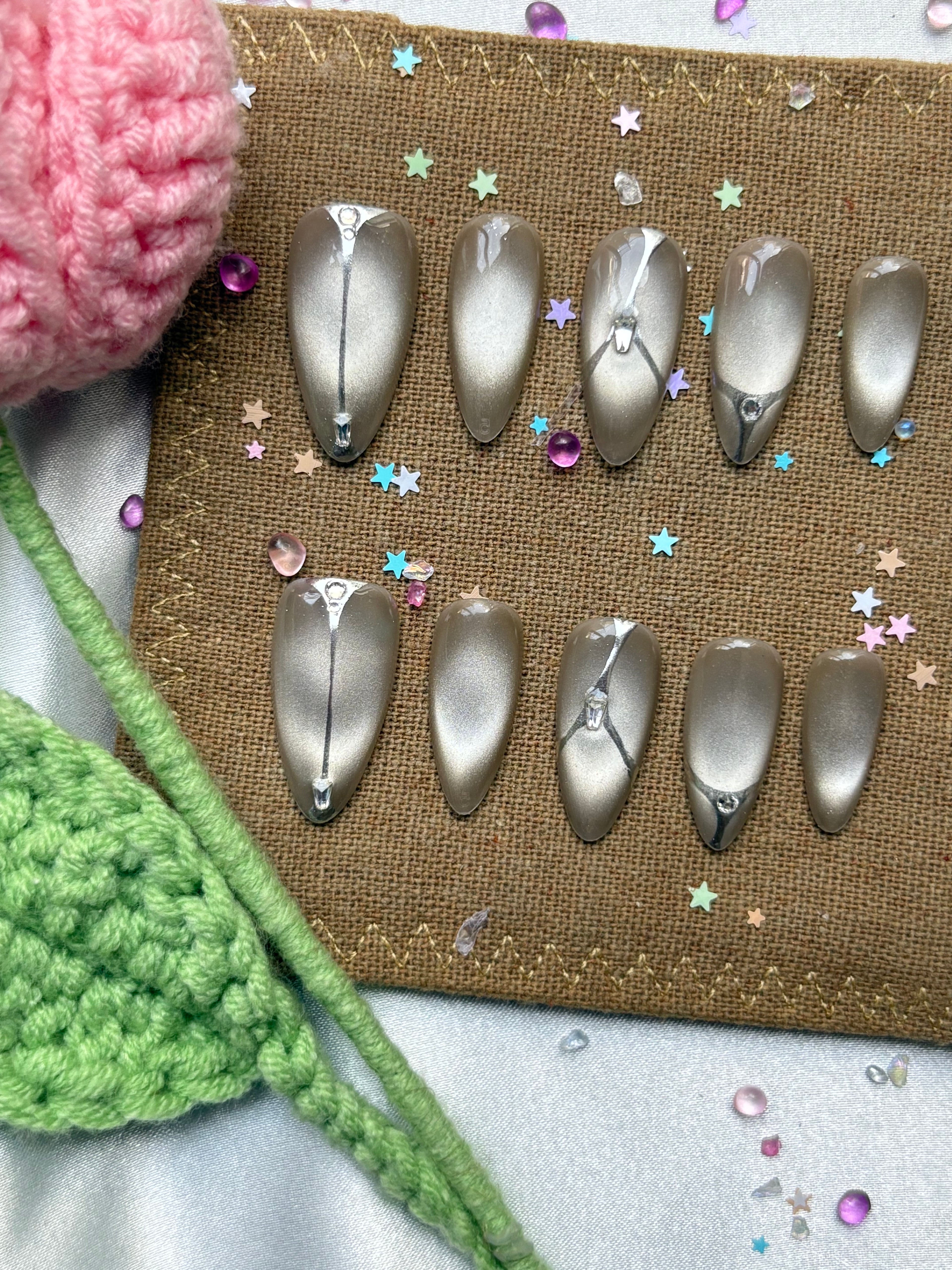 Custom Press-On Nails – Cat Eye Metallic Taupe with Chrome Accents & Minimalist Lines | Wynzy Pops Nails