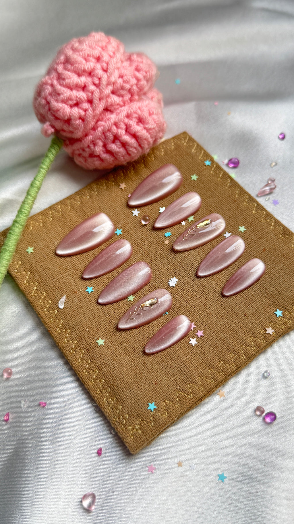 Custom Press-On Nails – Rose Gold Cat Eye with Gold Leaf Accents | Wynzy Pops Nails
