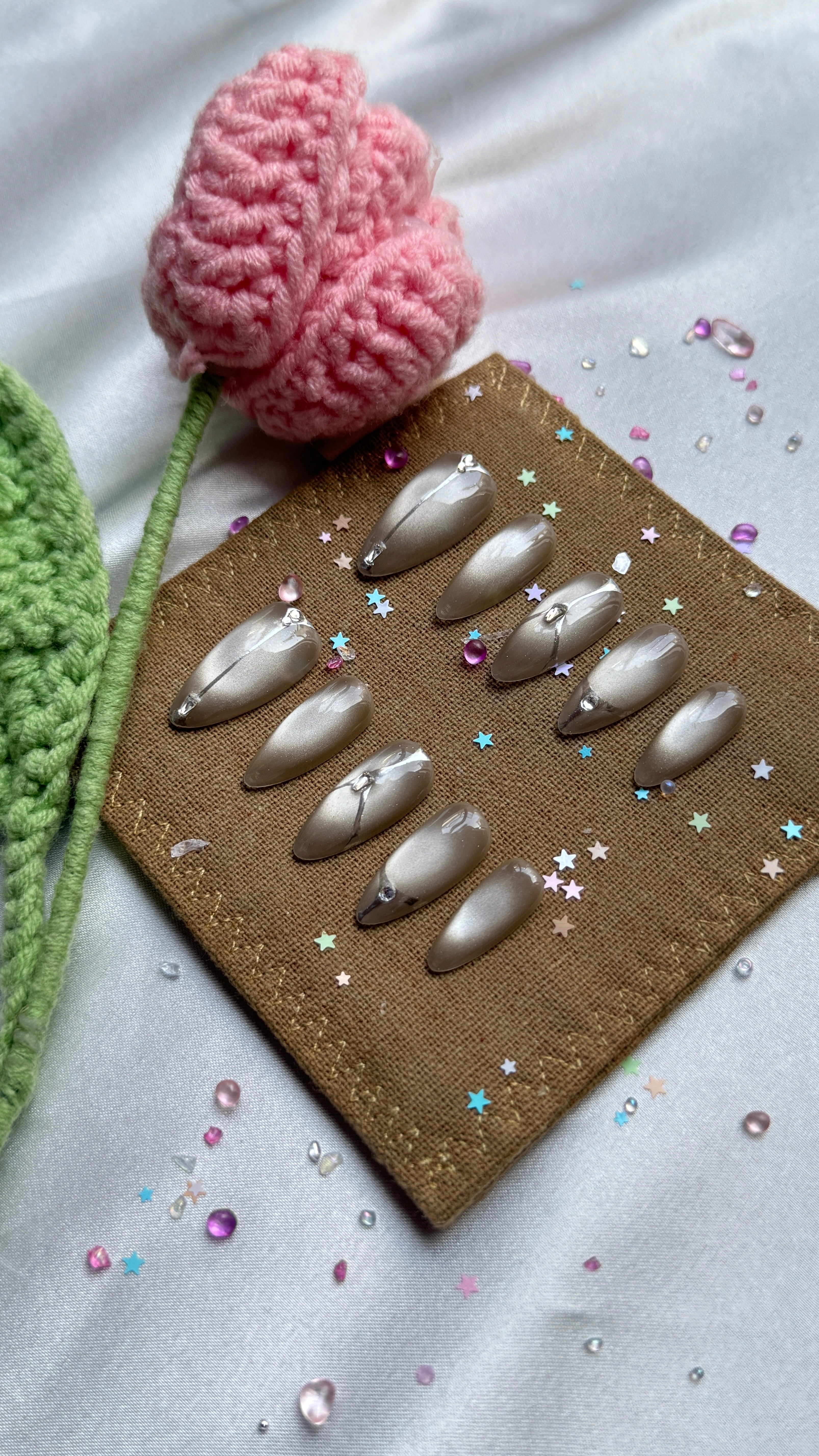 Custom Press-On Nails – Cat Eye Metallic Taupe with Chrome Accents & Minimalist Lines | Wynzy Pops Nails