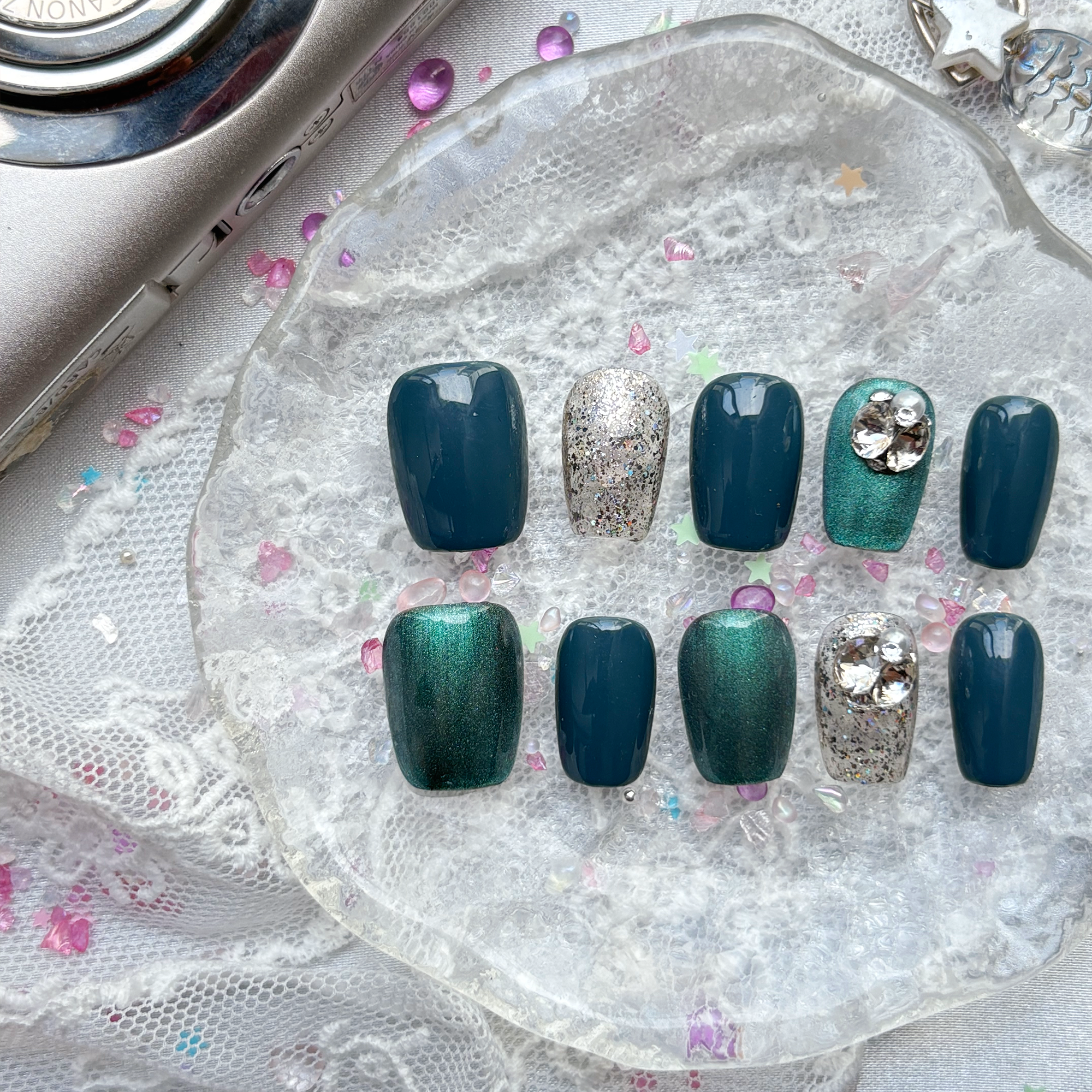 Teal Glitter Cat Eye Press On Nails – Rhinestone Accent Nail Art Set | Wynzy Pops Nails