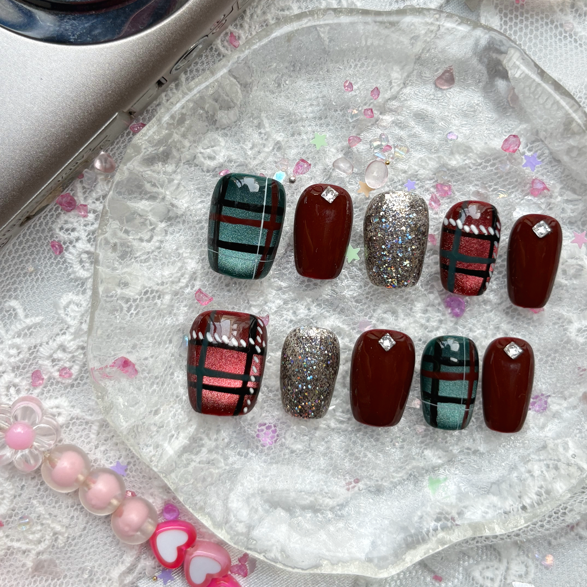 Custom Press-On Nails – Personalized Christmas Burgundy & Green Glitter Nail Art Set | Wynzy Pops Nails