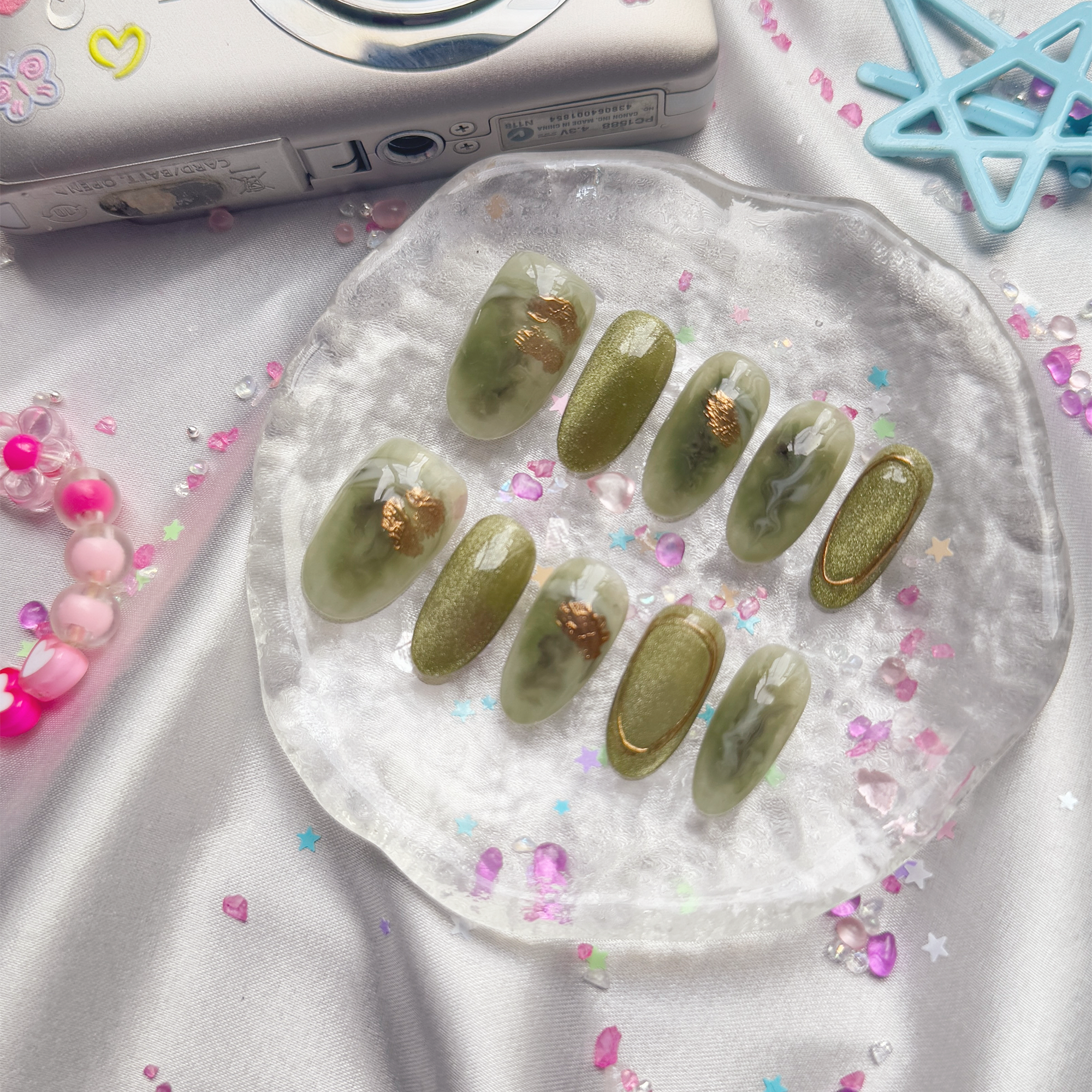 Custom Press-On Nails – Green Marble with Gold Foil Accents | Wynzy Pops Nails