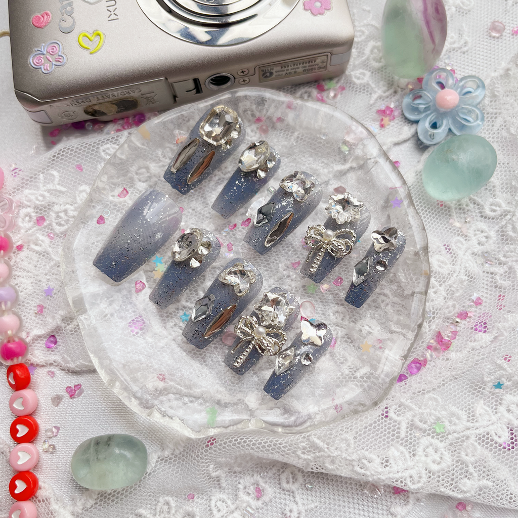Press-On Nails – Gray Glitter with Crystal Rhinestone & Pearl Bow Accents | Wynzy Pops Nails