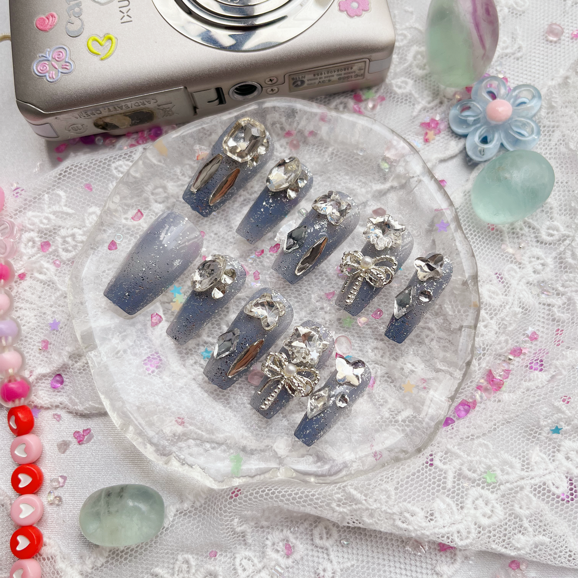 Press-On Nails – Gray Glitter with Crystal Rhinestone & Pearl Bow Accents | Wynzy Pops Nails