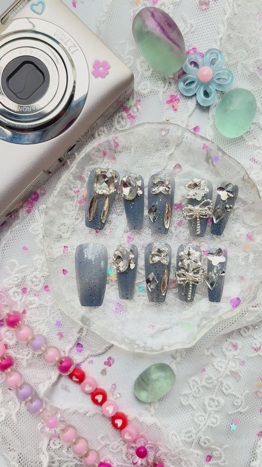 Press-On Nails – Gray Glitter with Crystal Rhinestone & Pearl Bow Accents | Wynzy Pops Nails