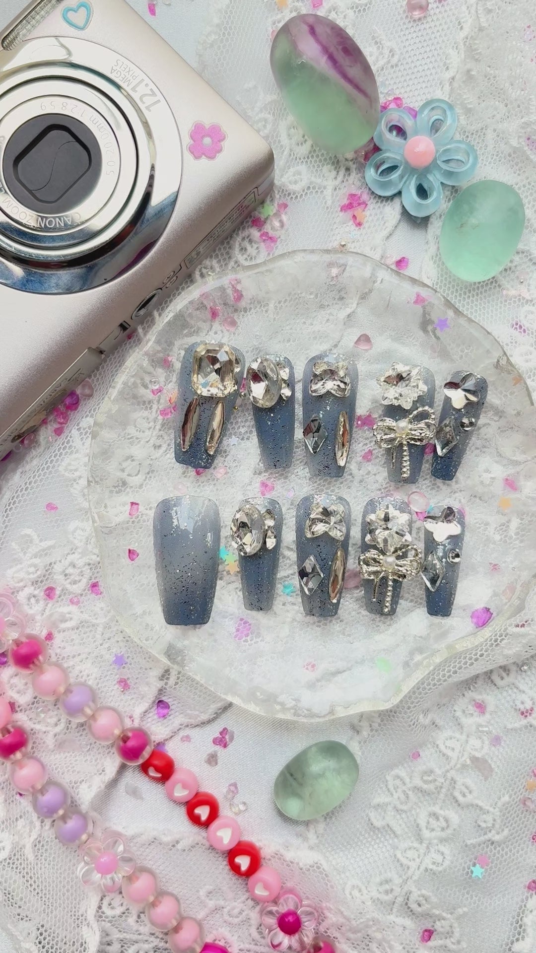 Press-On Nails – Gray Glitter with Crystal Rhinestone & Pearl Bow Accents | Wynzy Pops Nails